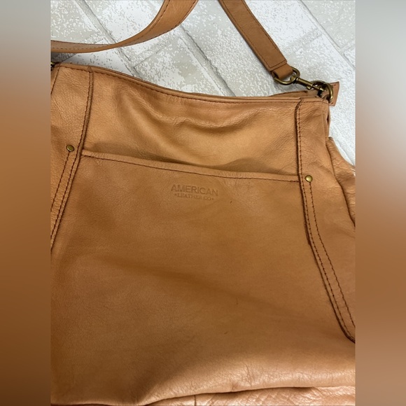 Elegant Tan Leather Shoulder Bag - Picture 2 of 10